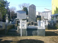 義女松田多津顕彰碑（鏡山お初）と墓